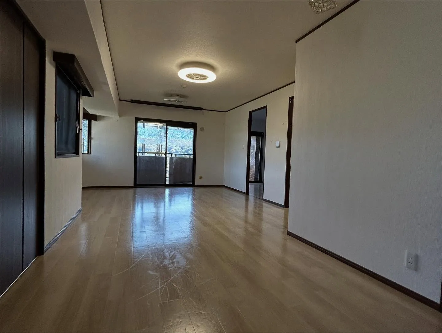 先月末にライオンズマンション川西滝山町6階のお部屋を買取させ...