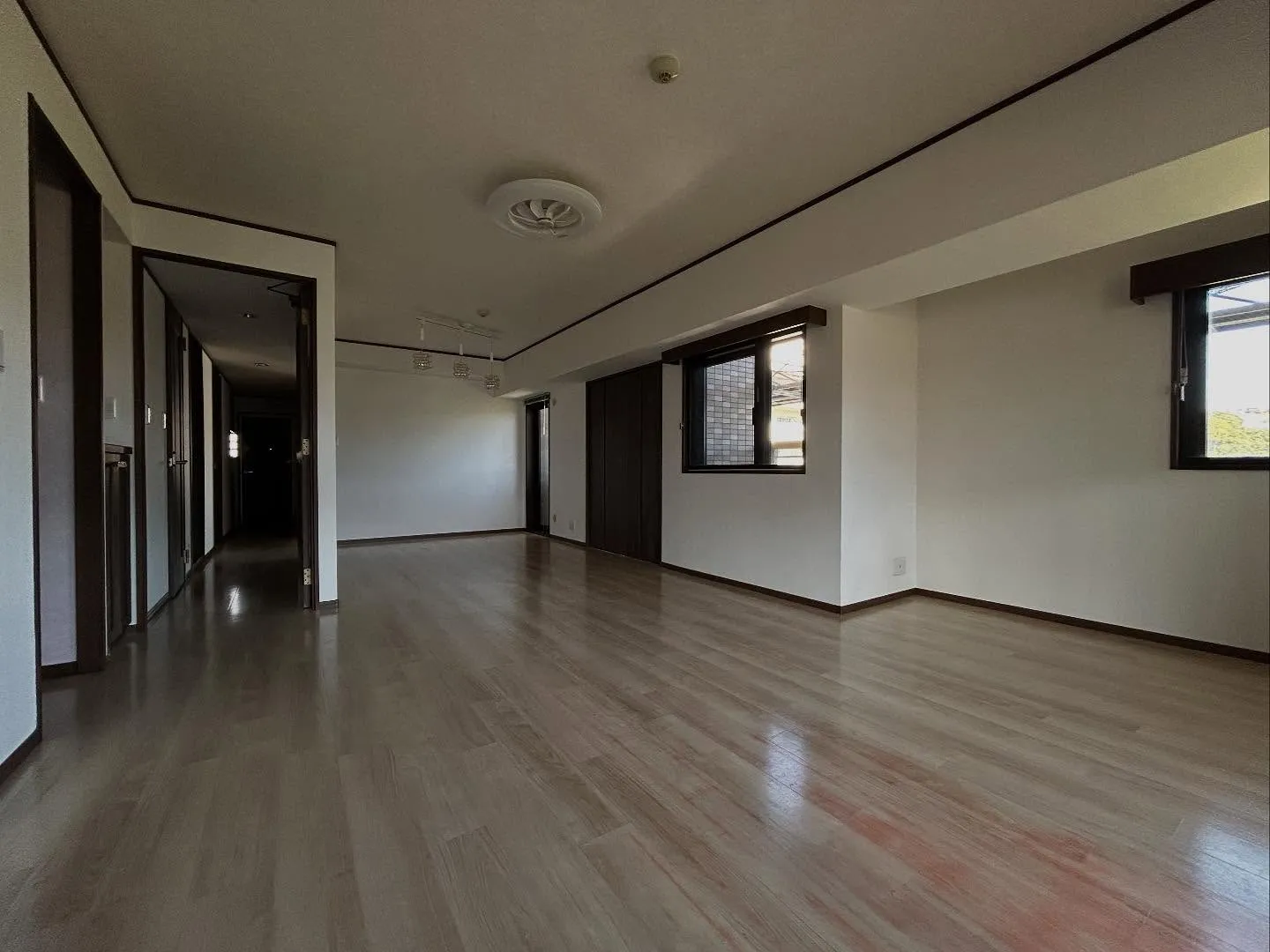 先月末にライオンズマンション川西滝山町6階のお部屋を買取させ...